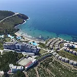 Aria Claros & Resort