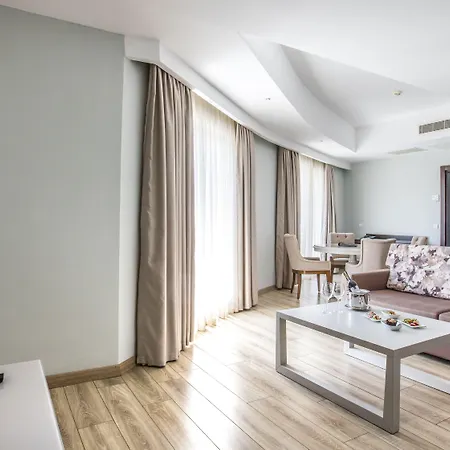 Aria Claros & Rezort 5*