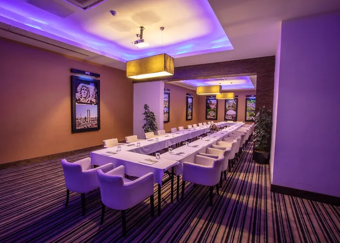 Aria Claros & Özdere