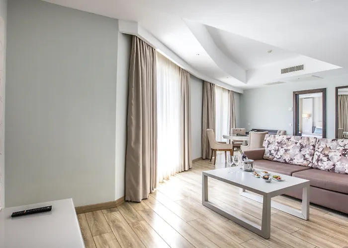 Aria Claros & Rezort 5*