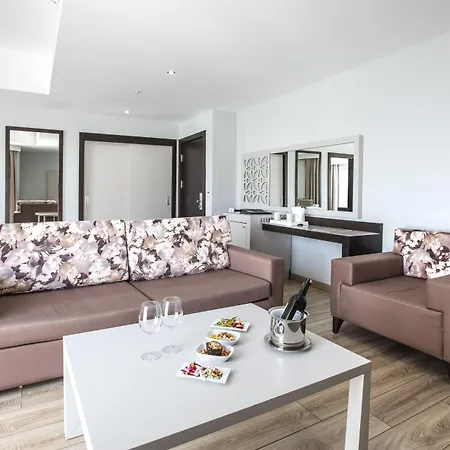 Aria Claros & エズデレ