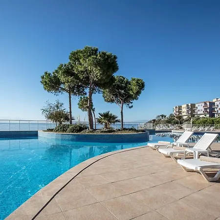 Aria Claros & リゾート