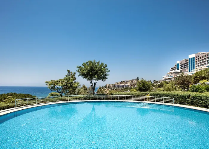 Aria Claros & Özdere