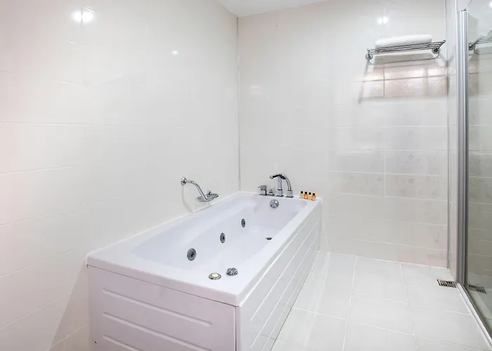 Aria Claros & エズデレ